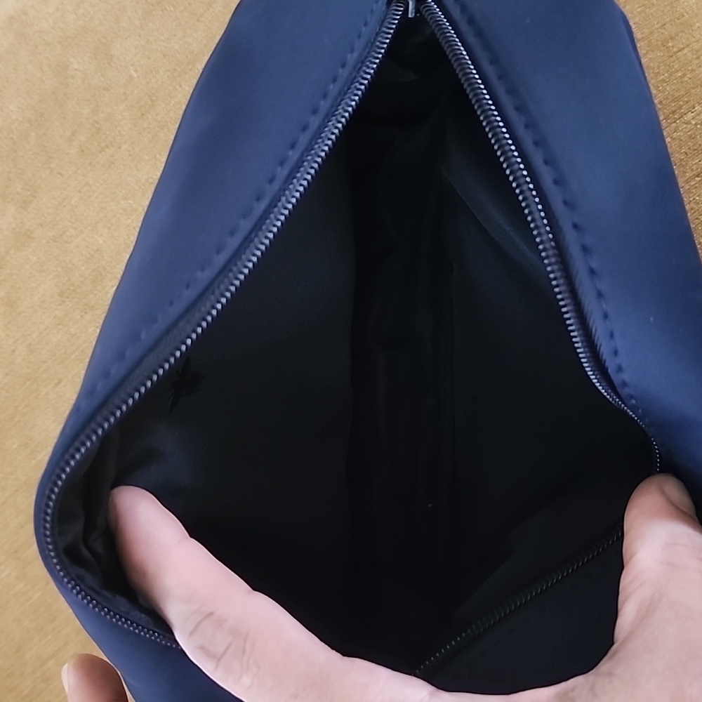 Dior Blue ToiletryBag Collection - Picture 6 of 6